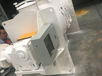 Proporciona una mezcla uniforme y de alta eficiencia con una durabilidad excepcional para la producción de cemento coloreado